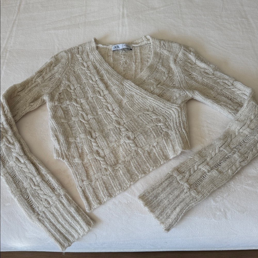 Zara Beige V-Neck Cable Knit Asymmetrical Sweater Sz S